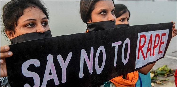 بھارت: بچے کی گردن پر چھری رکھ کر ماں کے ساتھ اجتماعی زیادتی