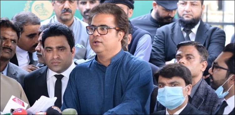 گلاس مانگنے پر پورا ڈرم دے دیا، ڈسکہ امیدوار کی الیکشن کمیشن پر تنقید