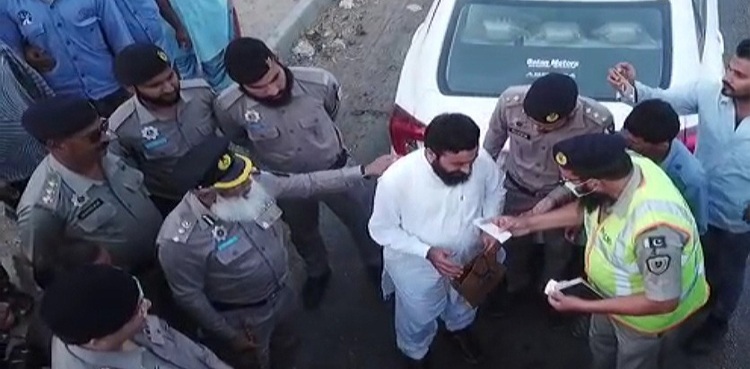 پاکستان میں پہلی بار ڈرون کیمرے کے ذریعے ٹریفک چالان