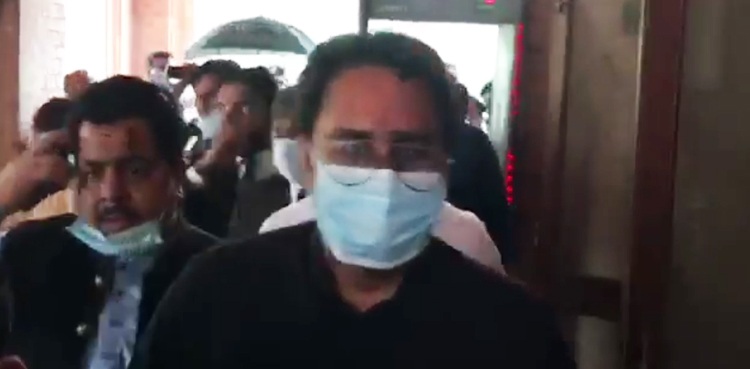 شہباز گل پر انڈا اور سیاہی پھینکنے والے ملزمان جسمانی ریمانڈ پر پولیس کے حوالے