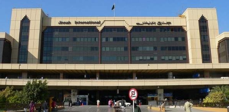 یہ ایئرپورٹ ہے جمعہ بازار نہیں ، کراچی ایئرپورٹ پر میگا فون سے  اعلانات