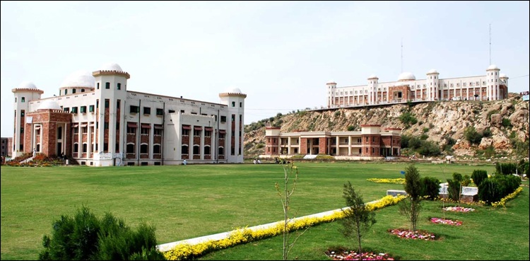طلبہ طالبات کیا پہنیں گے؟ ایک اور یونی ورسٹی نے ضابطہ لباس جاری کر دیا