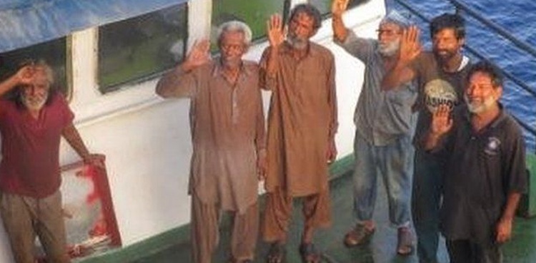 بحیرہ احمر میں پھنسے پاکستانی ملّاحوں تک امداد پہنچا دی گئی