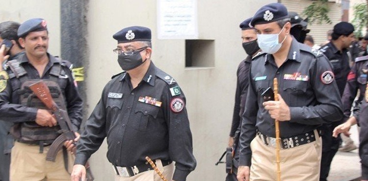 پولیس  افسران کے تبادلے: سندھ حکومت  کا  وفاق کے احکامات نہ ماننے کا فیصلہ