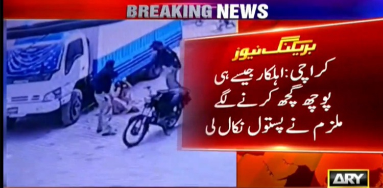 کراچی : پولیس اہلکاروں کی پھرتی، ڈاکو فلمی انداز میں گرفتار، ویڈیو دیکھیں