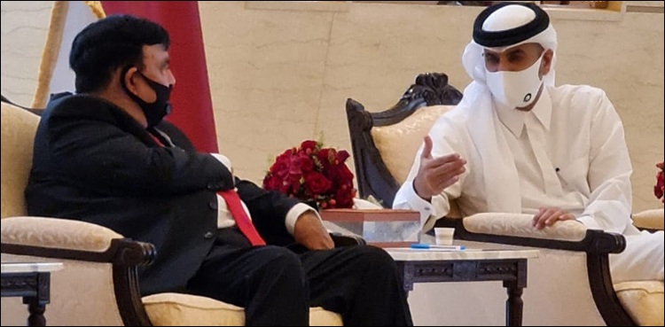 شیخ رشید اور قطری وزیر اعظم کی ملاقات، عمران خان کا خصوصی مراسلہ پہنچا دیا