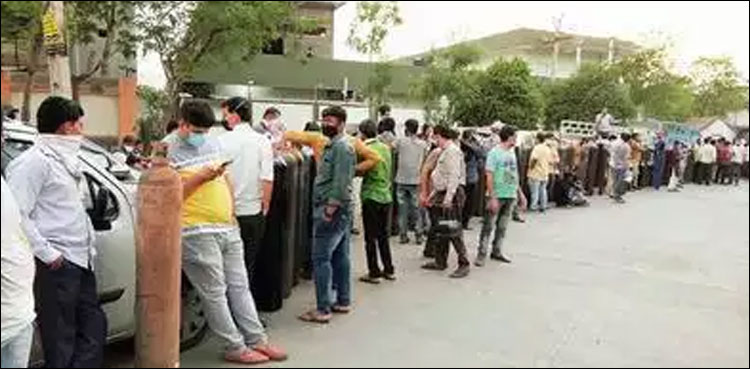 بھارت: آکسیجن سلنڈر کی ری فلنگ پر دو گروپوں میں تصادم