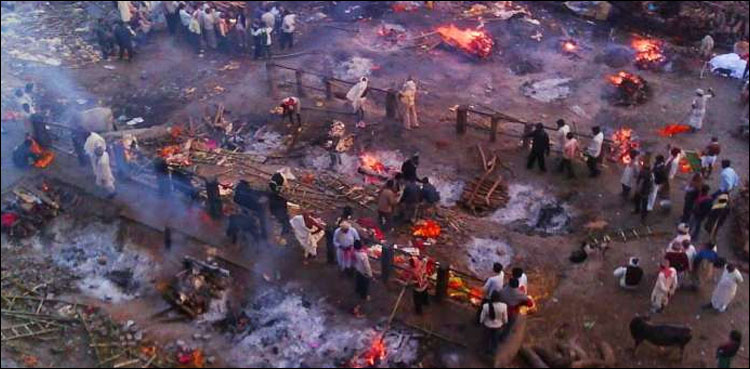 بھارت: شمشان گھاٹ بھر گئے، لوگ لاشیں گھر میں رکھنے پر مجبور