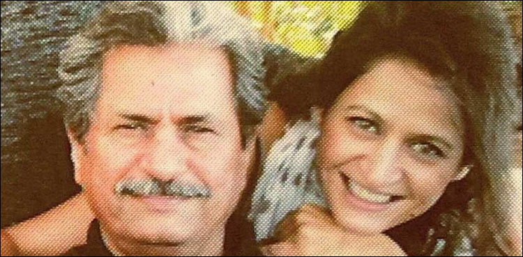 شفقت محمود کی بیٹی والد پر بننے والے میمز پر خوش
