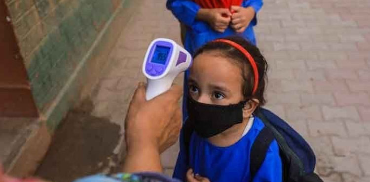 پاکستان میں کورونا کی تیسری لہر : ایک دن میں مزید 74بچے کورونا کا شکار
