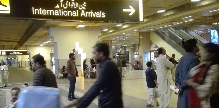 کورونا کے پھیلاؤ کا خدشہ ، سندھ میں برطانیہ سے آنے والوں کا  ڈیٹا جمع کرنے کا فیصلہ