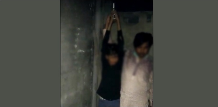 معصوم بچوں کی نازیبا ویڈیوز بنانے والا درندہ اہل علاقہ کے ہتھے چڑھ گیا