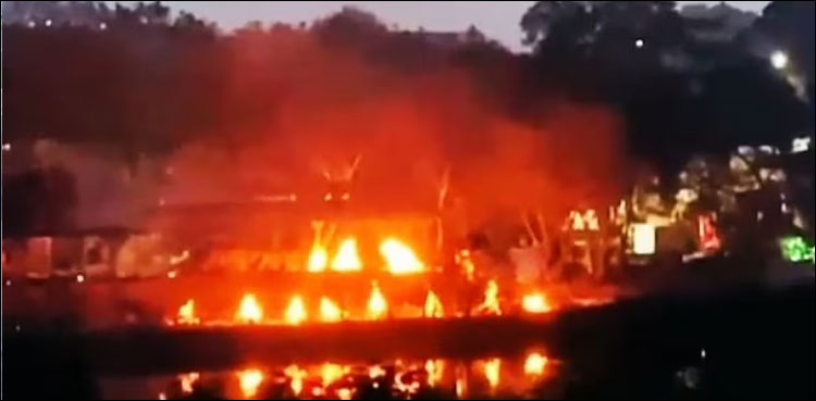 بھارت میں‌ شہریوں نے خالی مقامات کو شمشان گھاٹ بنانا شروع کردیا