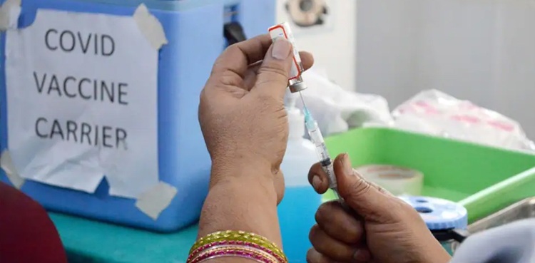 کورونا کی تشویشناک صورتحال ، ویکسینیشن سینٹرز کا دائرہ کار بتدریج بڑھانے کا فیصلہ