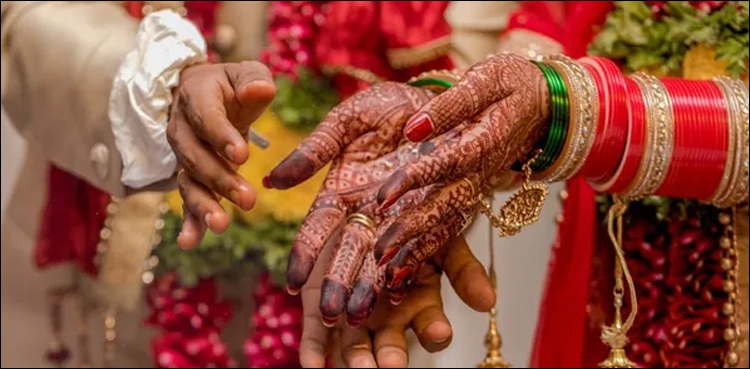 دلہن مسلح ساتھیوں کے ساتھ شادی ہال میں داخل، ویڈیو وائرل