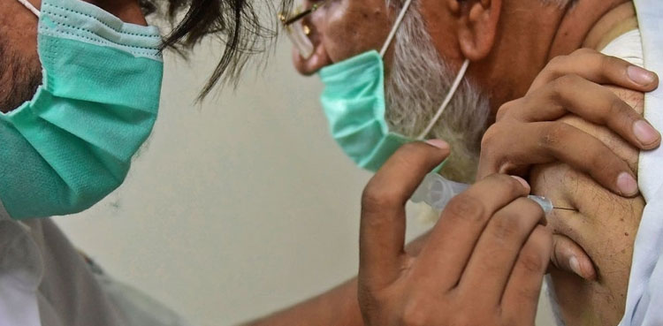 کورونا ویکسین سے 2 سال بعد موت کی افواہ پر وزارت صحت کا اہم بیان