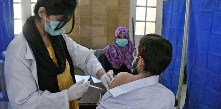 کورونا کے مزید44 مریض جاں بحق، ملک بھر میں ویکسی نیشن جاری