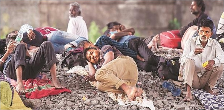 کرونا وبا: بھارت میں ڈھائی کروڑ لوگ غربت کا شکار ہو گئے