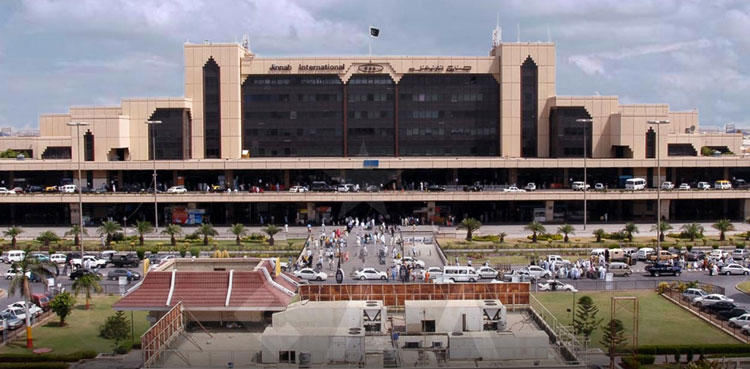 جناح انٹر نیشنل ایئرپورٹ پر بیرون ملک سے آنے والے 5  مسافروں میں کورونا وائرس کی تشخیص