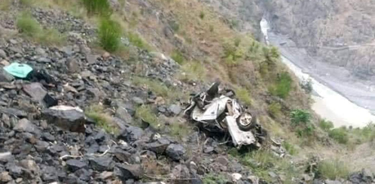 کوہستان: بزرگ شخص کی لاش لے جانے والی ایمبولینس خوفناک حادثے کا شکار