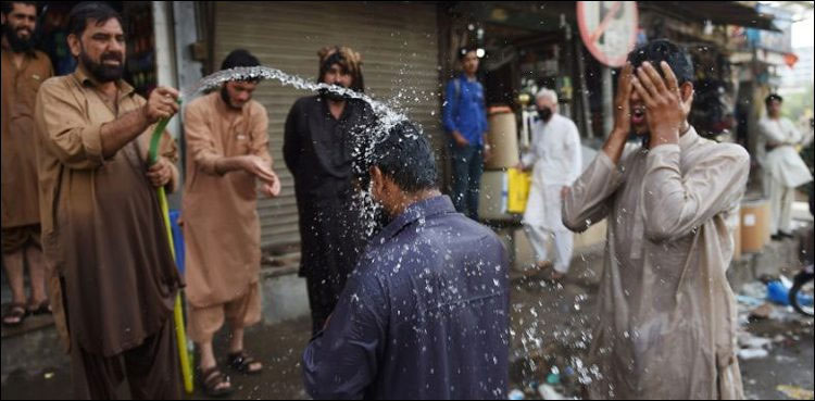 کراچی میں قیامت خیز گرمی ، پارہ 43 ڈگری کو چھوگیا