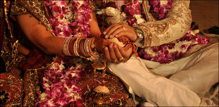 بھارت: دلہا اخبار نہ پڑھ سکا، دلہن نے شادی سے انکار کردیا