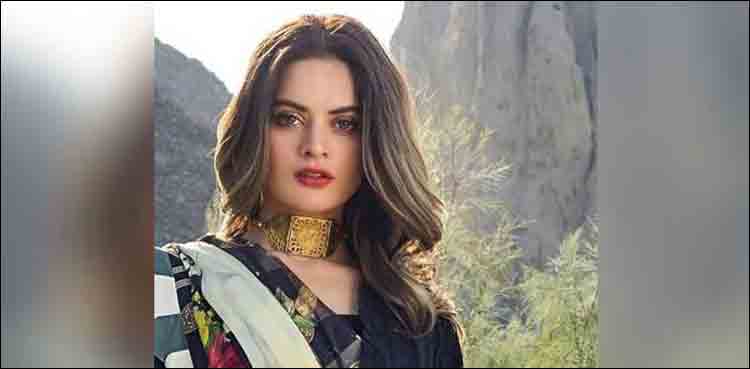 سوشل میڈیا صارفین سے پریشان منال خان نے بڑا قدم اٹھا لیا
