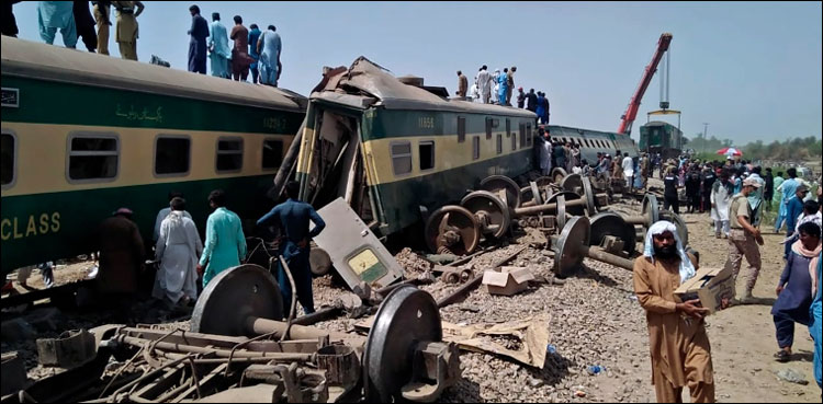 ٹرین حادثہ: ’کوئی انکوائری رپورٹ نہیں آئے گی فاتحہ پڑھ لی جائے‘