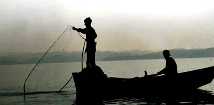 مچھیروں کے جال میں پھنسے والی شراب موت کا سبب بن گئی