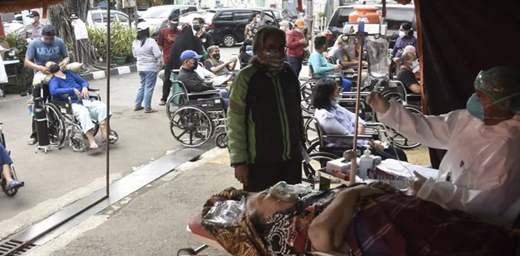 انڈونیشیا میں کورونا کی بھارتی قسم قہر ڈھانے لگی،  اسپتال بھر گئے