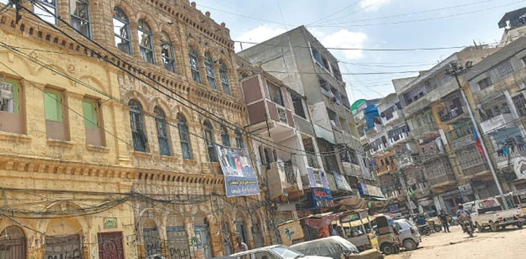 کراچی میں  556 عمارتیں خطرناک قرار