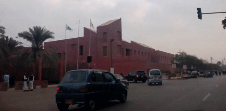 کراچی  : اسٹیڈیم روڈ پر نجی اسپتال کے باہر وارداتیں عروج پر