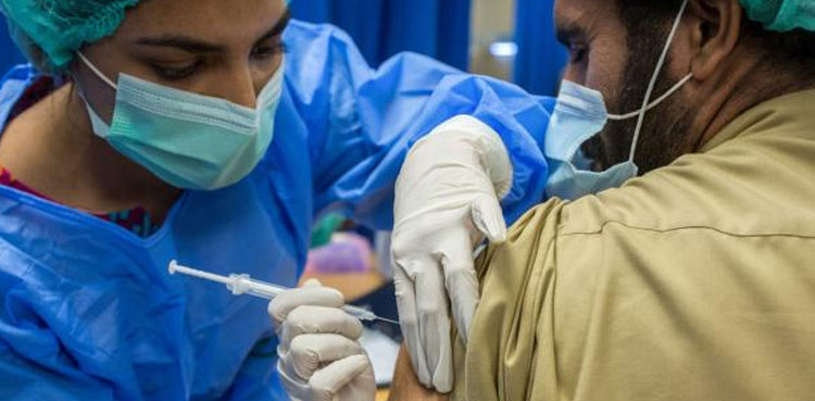 ملک میں کرونا ویکسین کی قلت، فیصل سلطان نے خوش خبری سنا دی