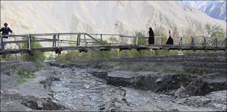 چلاس میں بارشوں اور سیلاب سے فصلیں متاثر، بجلی گھروں کی پیداوار بھی رک گئی