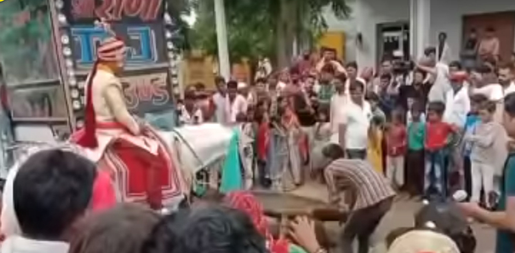 گھوڑا دولہے کو لے کر بھاگ کھڑا ہوا، مضحکہ خیز ویڈیو وائرل