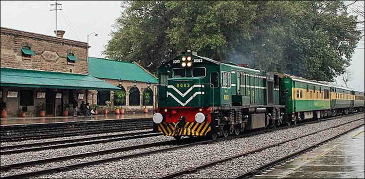 لاہور سے کراچی اور کوئٹہ جانے والی ٹرینیں تاخیر کا شکار