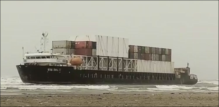 کراچی کے ساحل پر پھنسے جہاز کو نکالنے کے لیے سنگاپور سے ماہرین آئیں گے