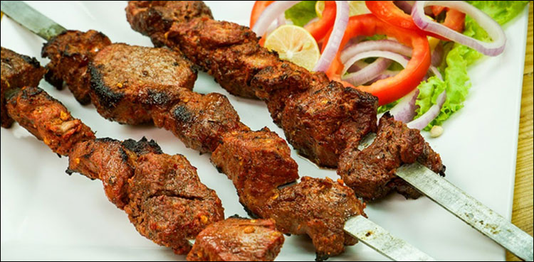 عید کی دعوتیں اڑانے سے قبل ان باتوں کا خیال رکھیں
