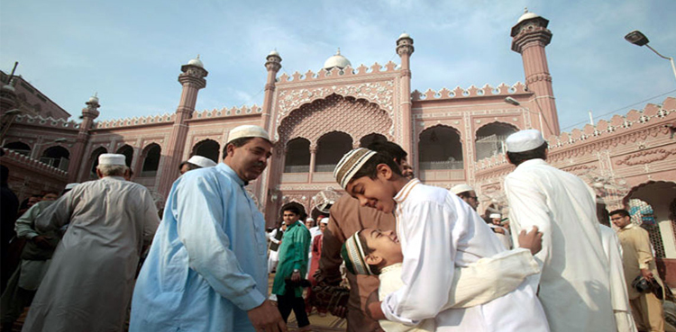 آج ملک بھر میں عیدالاضحیٰ مذہبی جوش و جذبے سے منائی جا رہی ہے