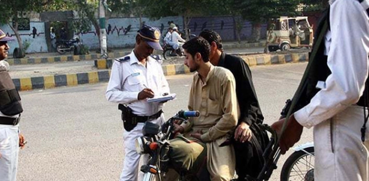 بغیر ہیلمٹ موٹر سائیکل پر سفر کرنیوالوں کیلئے شارع فیصل نوگو ایریا قرار