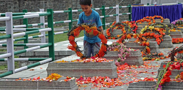 یوم شہدائے کشمیر: صدر مملکت سمیت سیاسی رہنماؤں کا کشمیری بھائیوں اوربہنوں کوسلام پیش