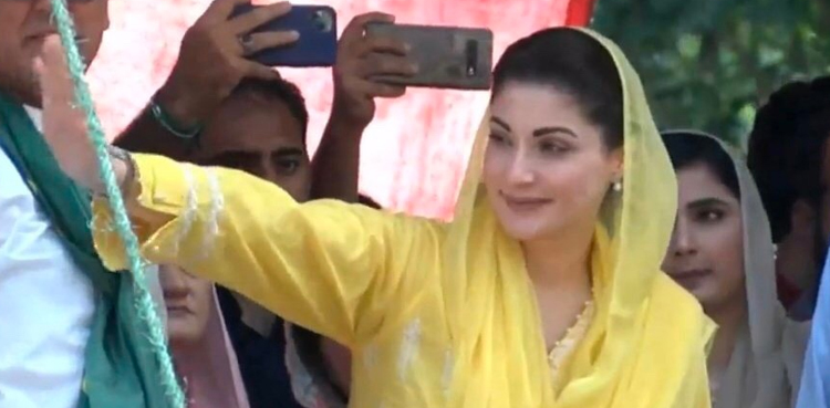 "نوازشریف اور عوام کےدرمیان سے ہٹ جائیں”