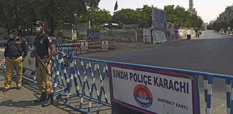 کراچی میں لاک ڈاؤن کا پہلا روز ، پولیس  کی جگہ جگہ ناکہ بندی، مارکیٹس اوردکانیں بند