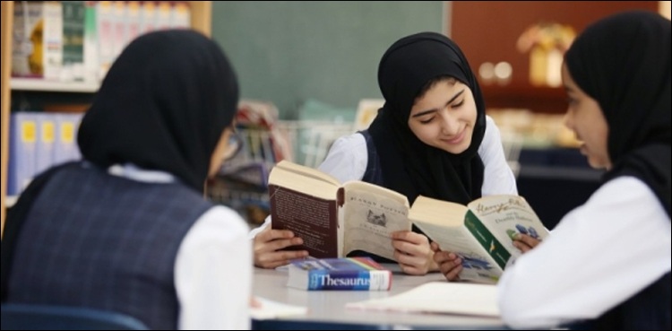 امارات: ذہین طلبہ اور ان کے اہل خانہ کو گولڈن اقامہ دینے کا اعلان