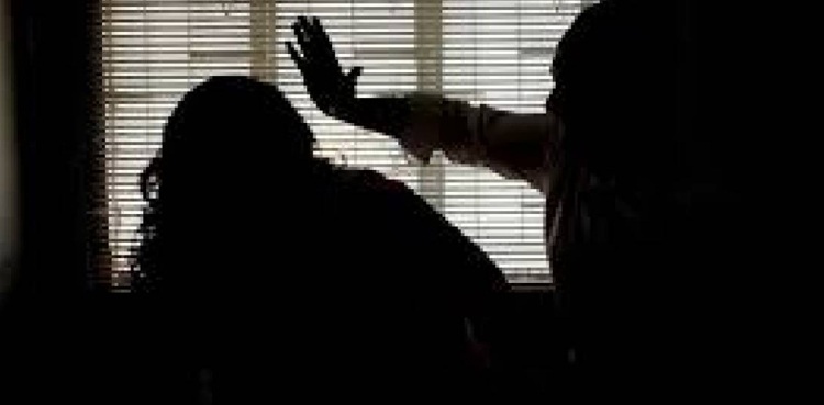 فیصل آباد:  مالکن کے مبینہ تشدد سے گھریلو ملازمہ کی موت
