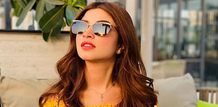 کنزہ ہاشمی کے لندن میں سیر سپاٹے کی تصاویر وائرل