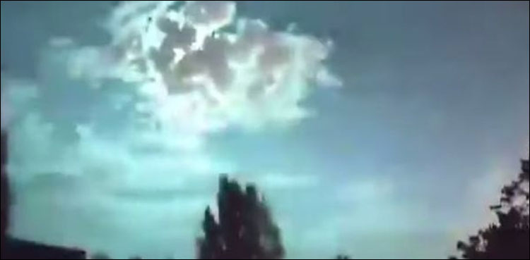 ترکی کے آسمان پر جلتا ہوا گولہ، کیا کسی میزائل اور سیٹلائٹ میں تصادم ہوا؟