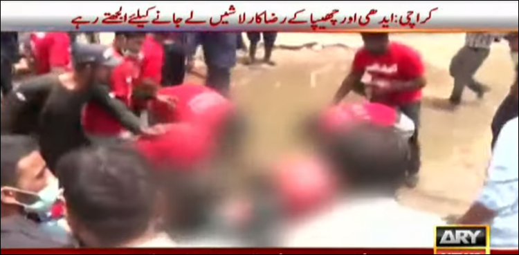 فیکٹری میں آگ، رضاکار میتیں لے جانے کے لیے لڑتے رہے