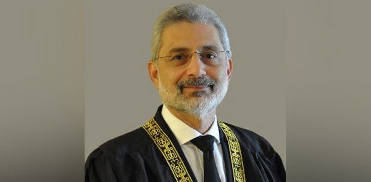 چیف جسٹس نے عدالت کا وقت ضائع کرنے پر وکیل  کو جرمانہ کردیا