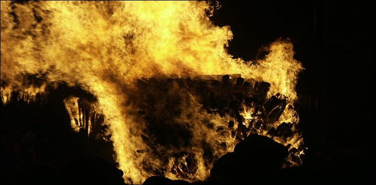کراچی میں خاتون کو مبینہ طور پر زندہ جلادیا گیا